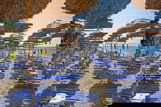 Beach Bar with Sunbeds in front of Villa Fofo